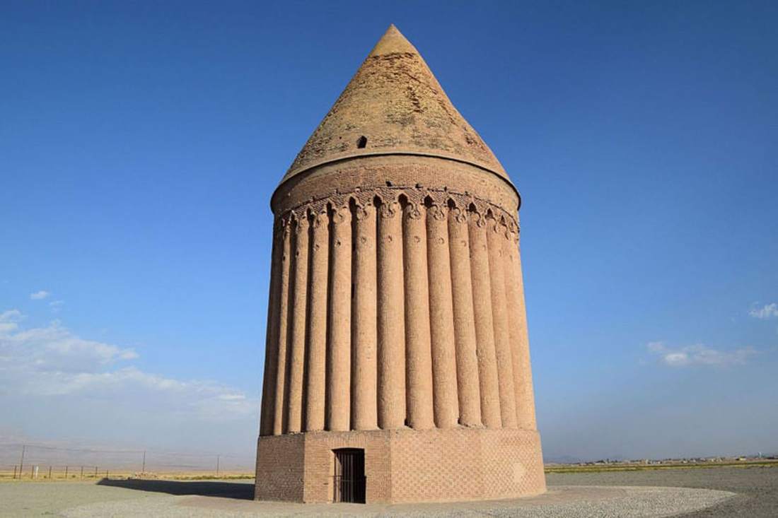 برج رادکان مشهد؛ رصدخانه‌ی کهنِ خواجه نصیر توسی + فاصله و نکات