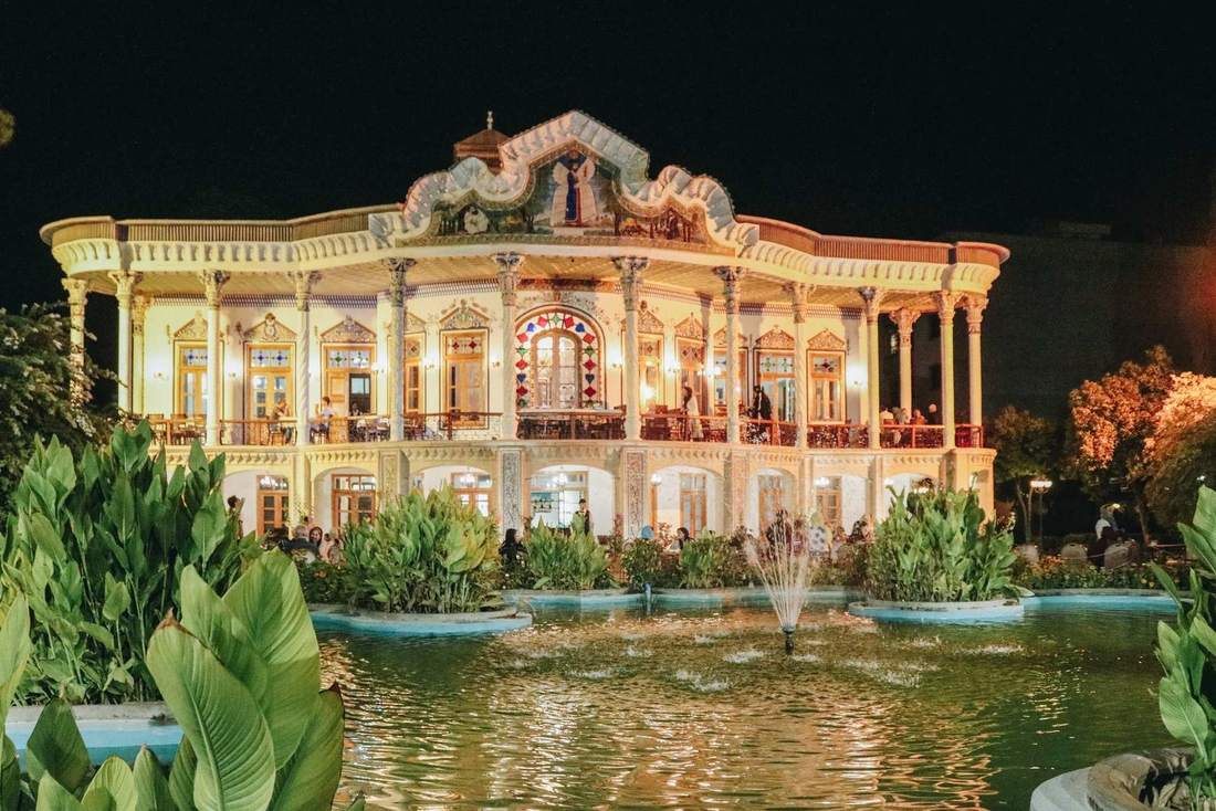 نورپردازی شبانه نمای عمارت شاپوری