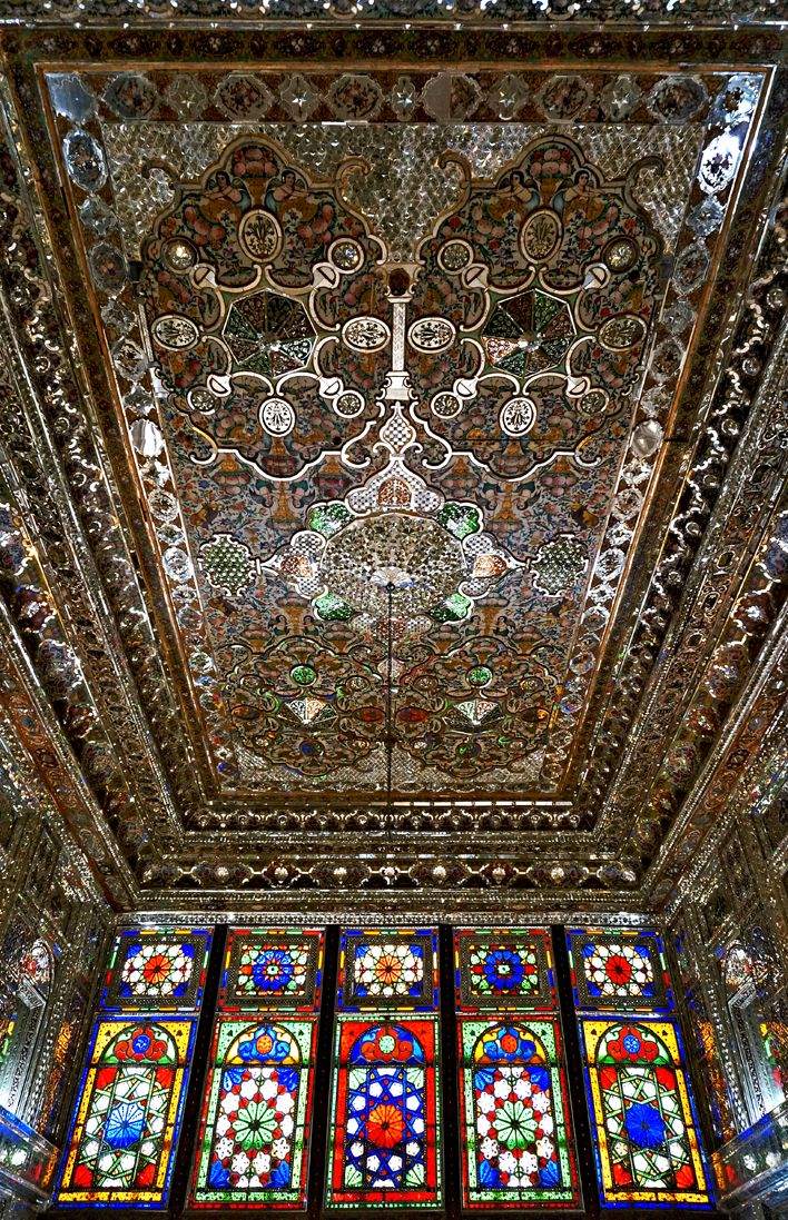 نقاشیهای دیواری با طرح اروپایی در خانه زینتالملک