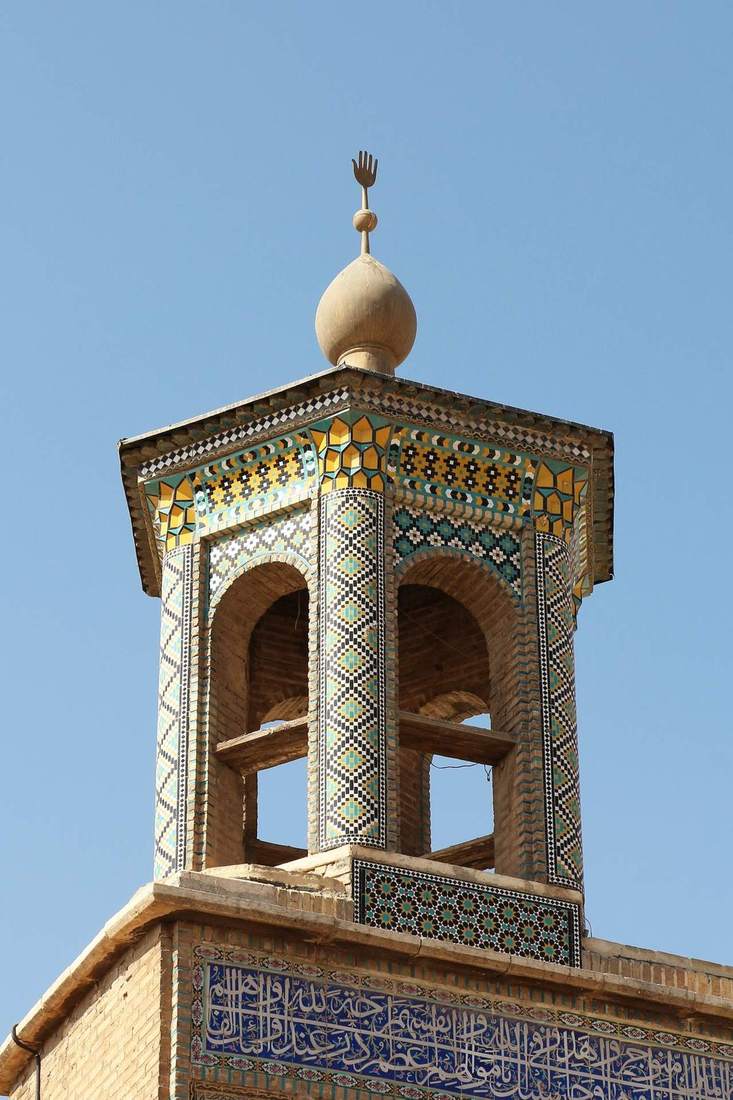 نمای صحن و حوض مسجد نصیرالملک شیراز