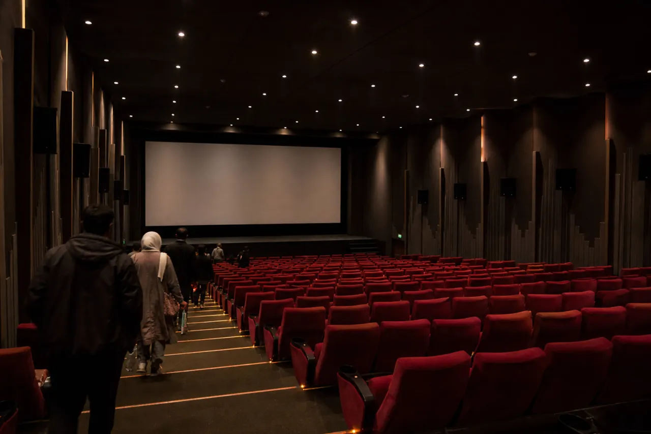 سالن مدرن نمایش فیلم در سینما اطلس مشهد