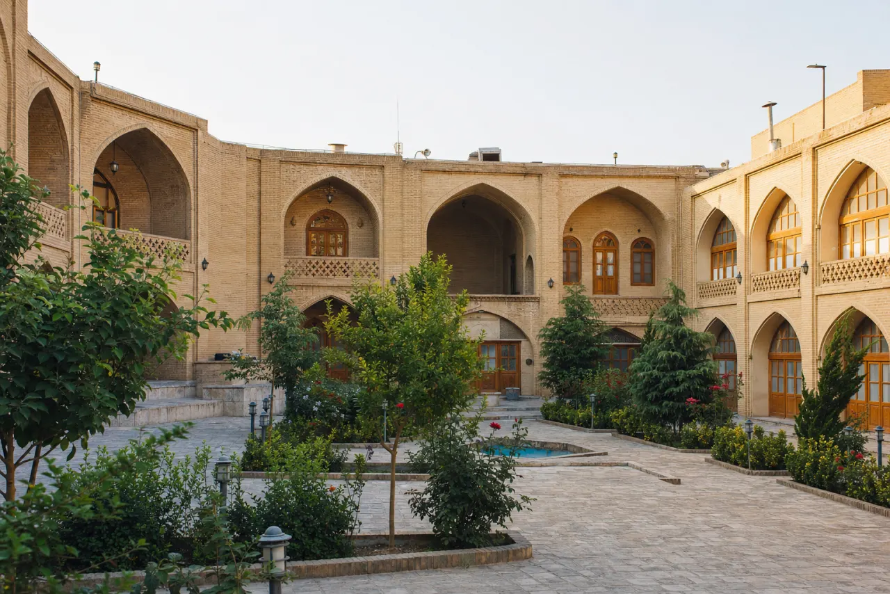 حیاط آجری و مرمتشده مجموعه بابا قدرت مشهد