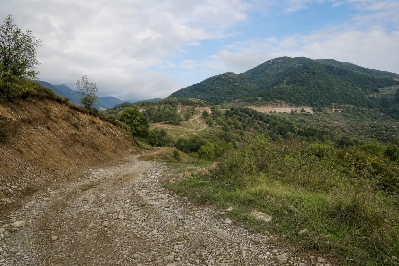 مسیر کوهستانی روستای اروست به چشمه باداب سورت