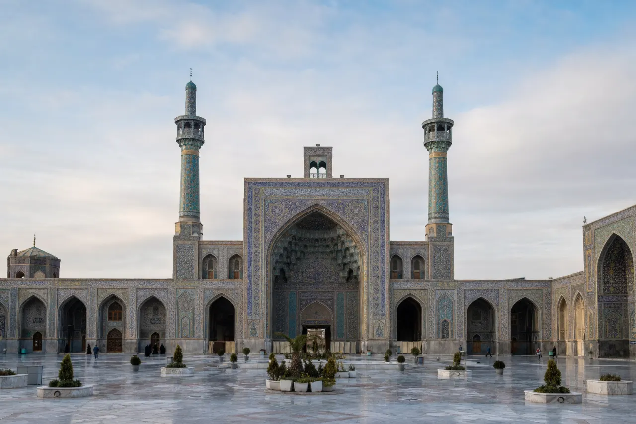 صحن و ایوان باشکوه مسجد گوهرشاد مشهد