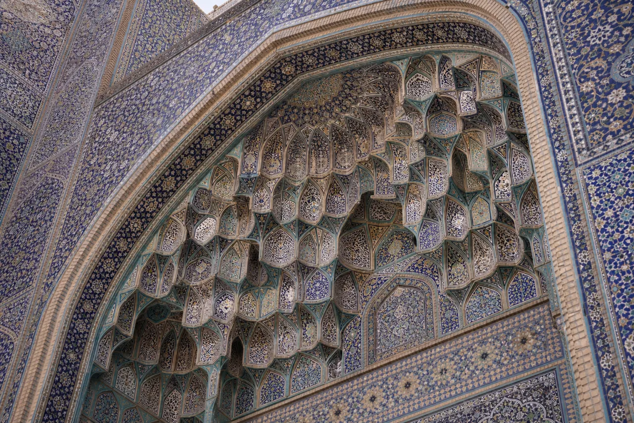 مقرنس و کاشیکاری تیموری مسجد گوهرشاد