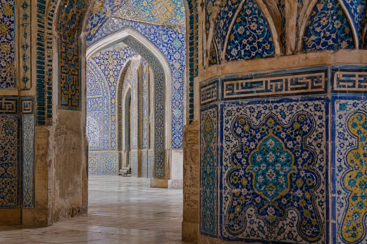 جزئیات کاشیکاری و طاقهای مسجد امام حسن عسکری قم