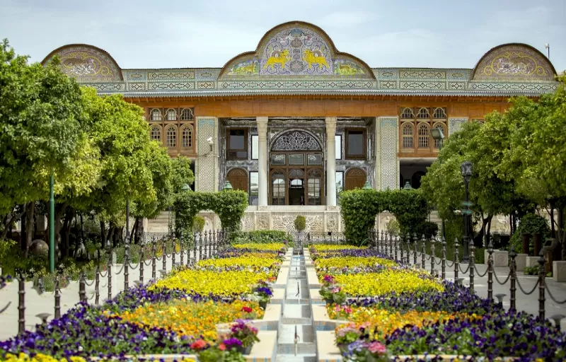 باغ نارنجستان قوام شیراز؛ عمارتِ اعیانیِ قاجار با آینه‌کاری + آدرس، ساعت بازدید و نکات