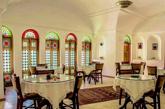 هتل تاریخی خانه آقازاده ابرکوه — عکس ۲