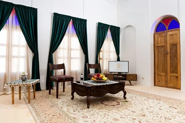 اتاق دو تخته تویین احسان — هتل تاریخی خانه آقازاده ابرکوه