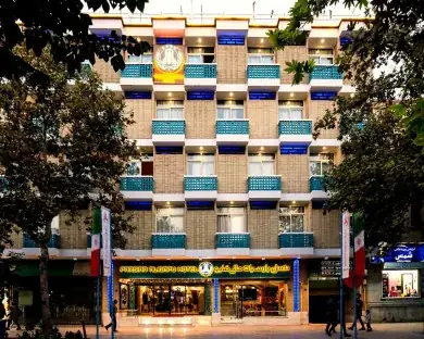 هتل عالی قاپو