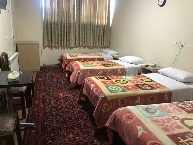 اتاق سه تخته — هتل ایران اصفهان