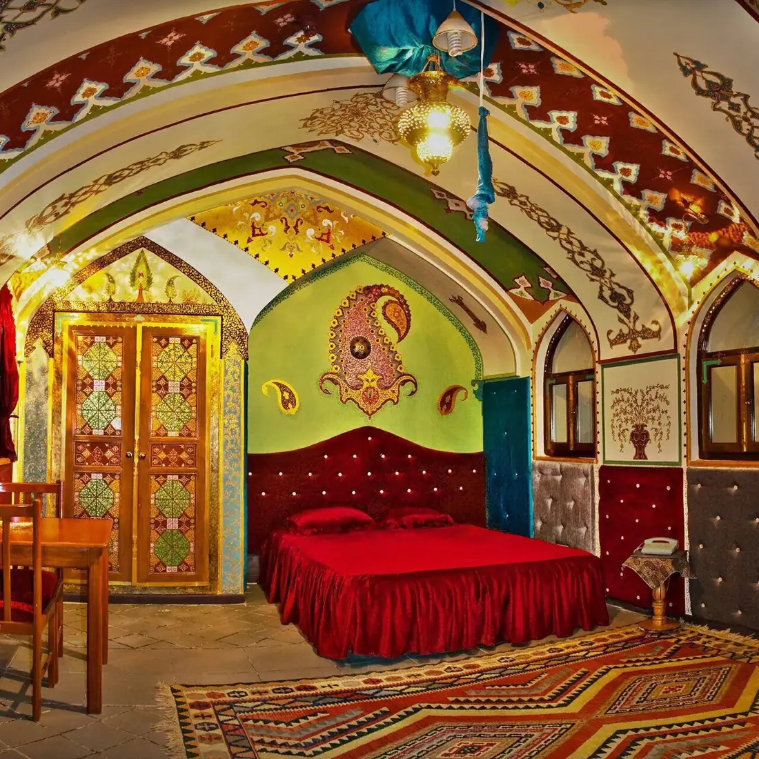 اتاق سه تخته رویال زمرد — هتل ارگ تاریخی گوگد گلپایگان
