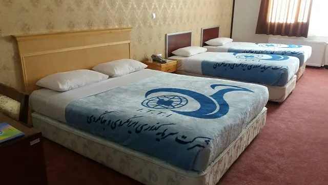 اتاق چهار تخته — هتل جهانگردی غار علیصدر همدان