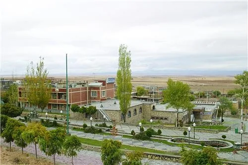 هتل جهانگردی غار علیصدر همدان — عکس ۲