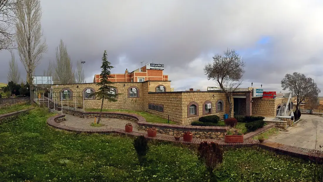 هتل جهانگردی غار علیصدر همدان