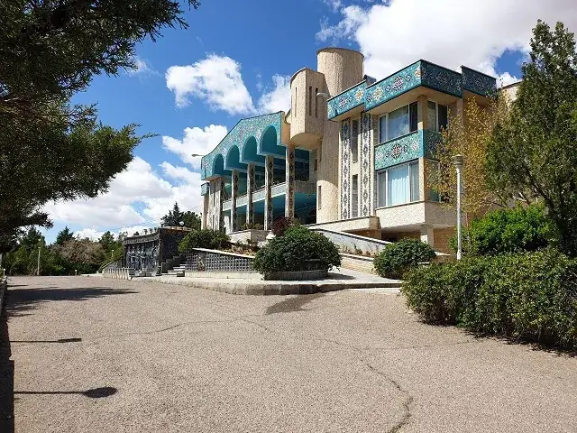 هتل سنگسر مهدی شهر — عکس ۴