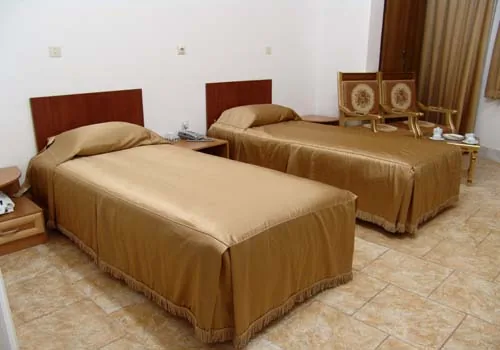 اتاق یک تخته — هتل بهجت میبد