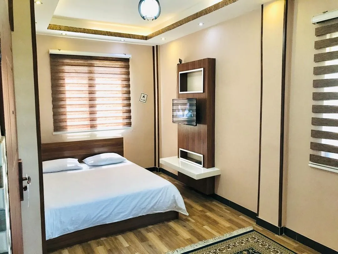 اتاق سه نفره ( یک تخت دبل + یک سرویس اضافه ) — هتل خزرماسال رشت