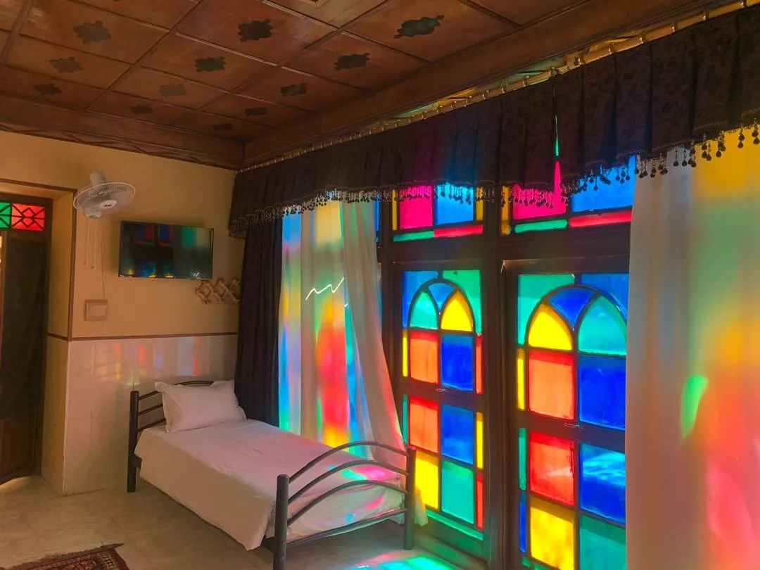 اتاق دو تخته اقتصادی — هتل سنتی نیایش شیراز