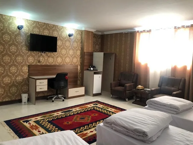 اتاق سه تخته VIP — هتل عطر سیب سیرجان