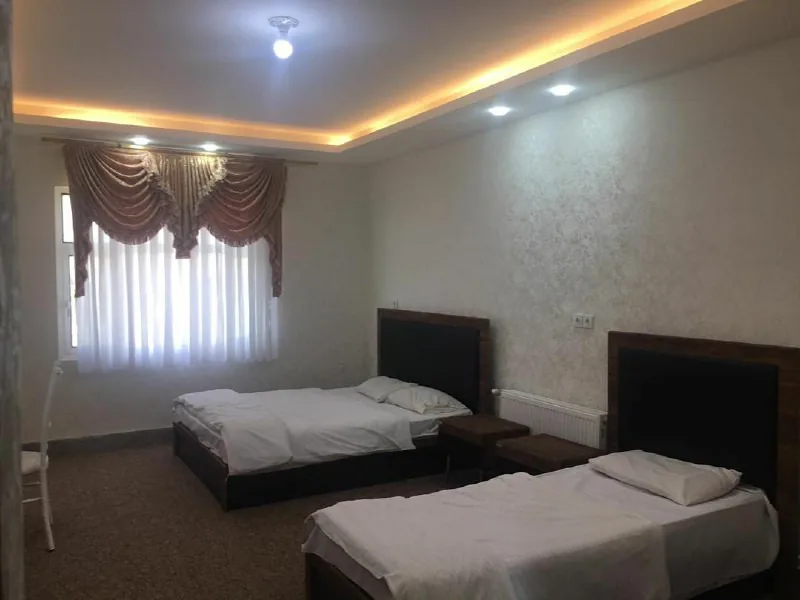 اتاق سه تخته(دبل+سینگل) درجه 1 — هتل کهکشان سیرجان