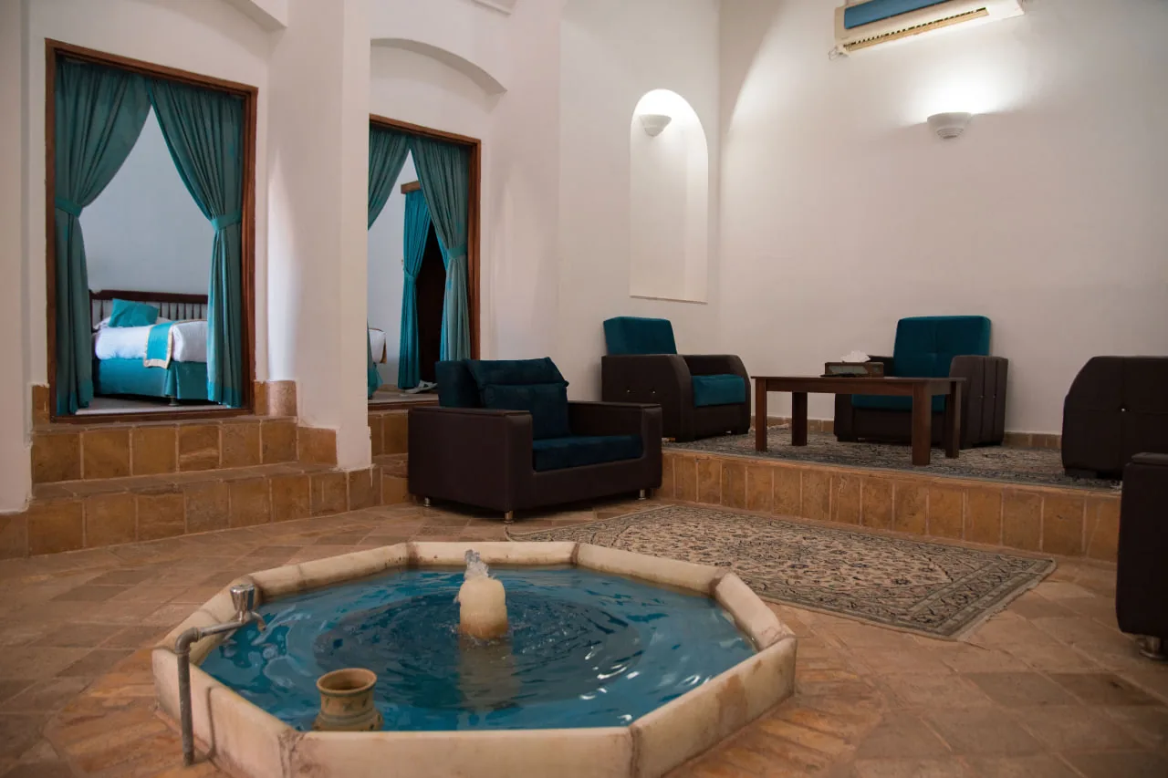 سوئیت سه تخته حوض خانه — هتل لاله یزد