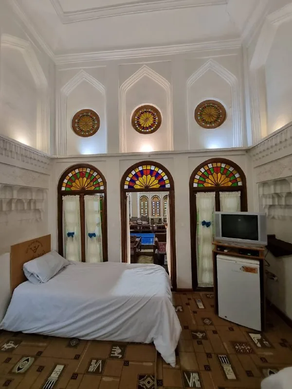 اتاق چهارتختهvip پدربزرگ — هتل سنتی والی یزد