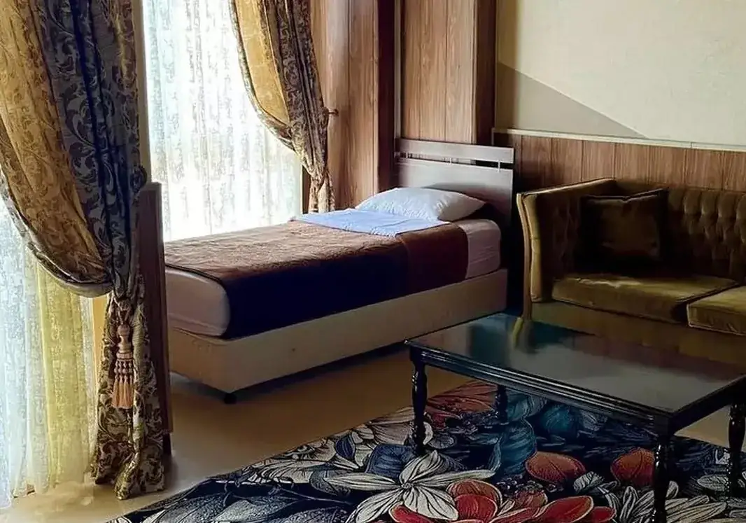اتاق دوخوابه هفت تخته تراس دار روبه دریا رویال — هتل الماس عباس آباد
