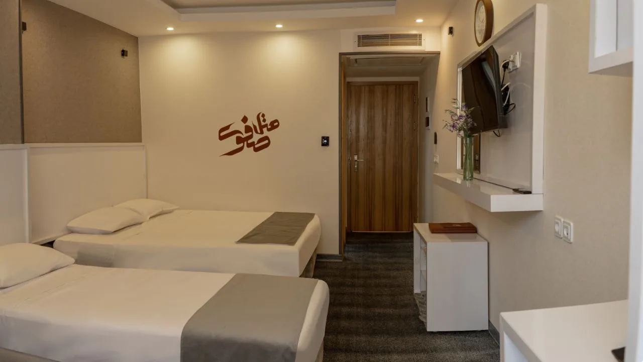 اتاق سه تخته پنجره دار(سینگل)(فاز دو) — هتل صفوی اصفهان