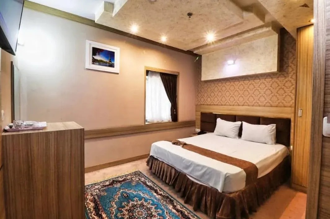اتاق دو تخته دبل — هتل سی و سه پل مشهد