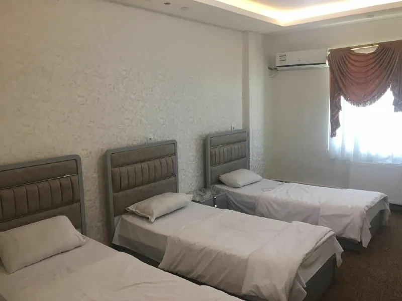 اتاق پنج تخته(سینگل) درجه 1 — هتل کهکشان سیرجان