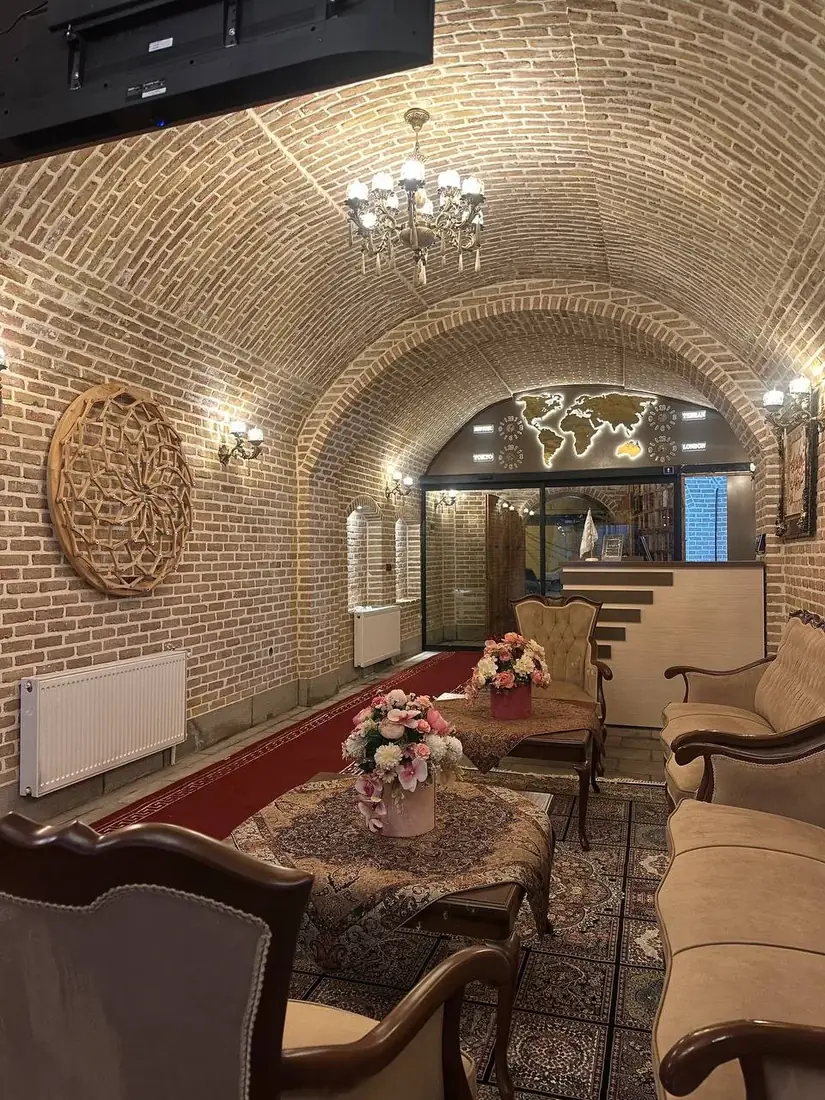 هتل بوتیک عمارت میرزا مهدی فراش باشی ( سرخه ای ) تبریز — عکس ۳