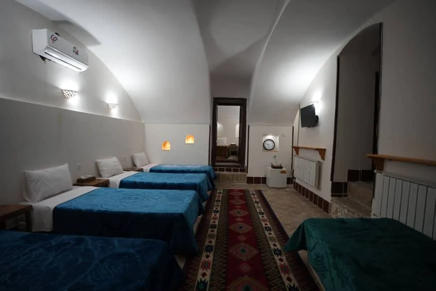 اتاق چهارتخته ( دبل - سینگل ) — هتل سنتی رز یزد