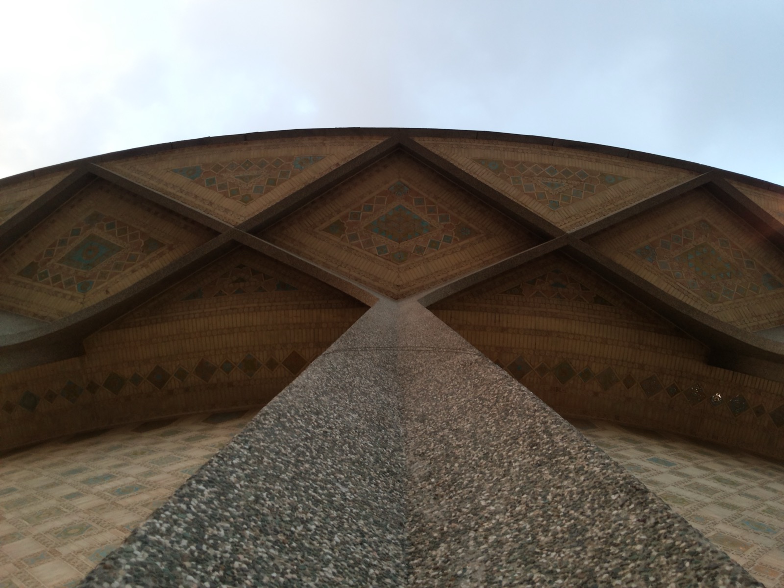 تئاتر شهر تهران؛ نمادِ هنرهای نمایشیِ ایران با معماریِ استوانه‌ایِ زیبا + آدرس و نکات