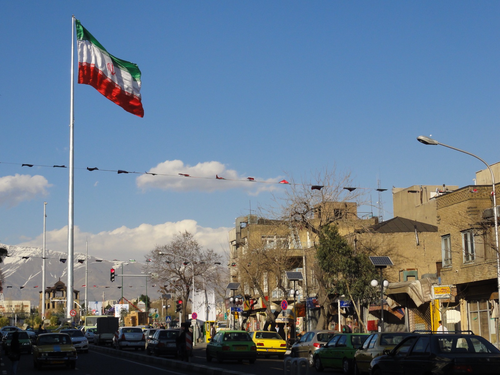 عمارت کلاه فرنگی عشرت‌آباد تهران؛ یادگارِ ناصری در شرقِ پایتخت + آدرس و نکات